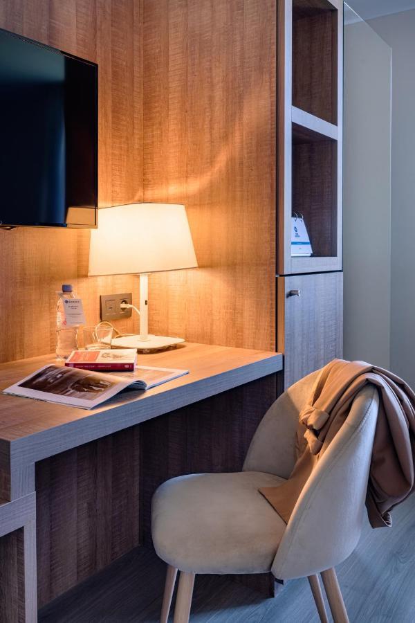 Best Western Hotel Des Barolles - Lyon Sud Brignais Exteriör bild